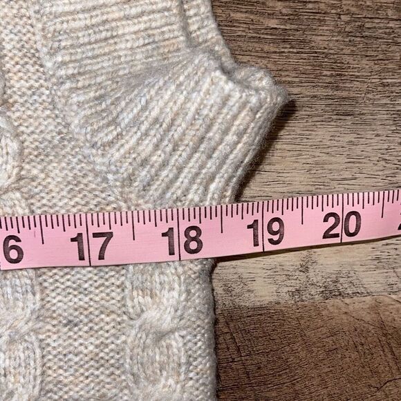 Cupcakes and Cashmere Womens V-Neck Boxy Sleeveless Cable Knit Sweater Vest Tan - Picture 7 of 8